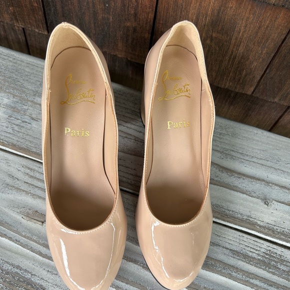 Christian Louboutin Nude Patent Leather Pumps Size 39. Runs a size big. - Picture 3 of 10